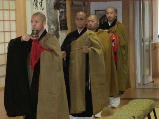 導師　三仏忌実行委員長　渡辺信行師